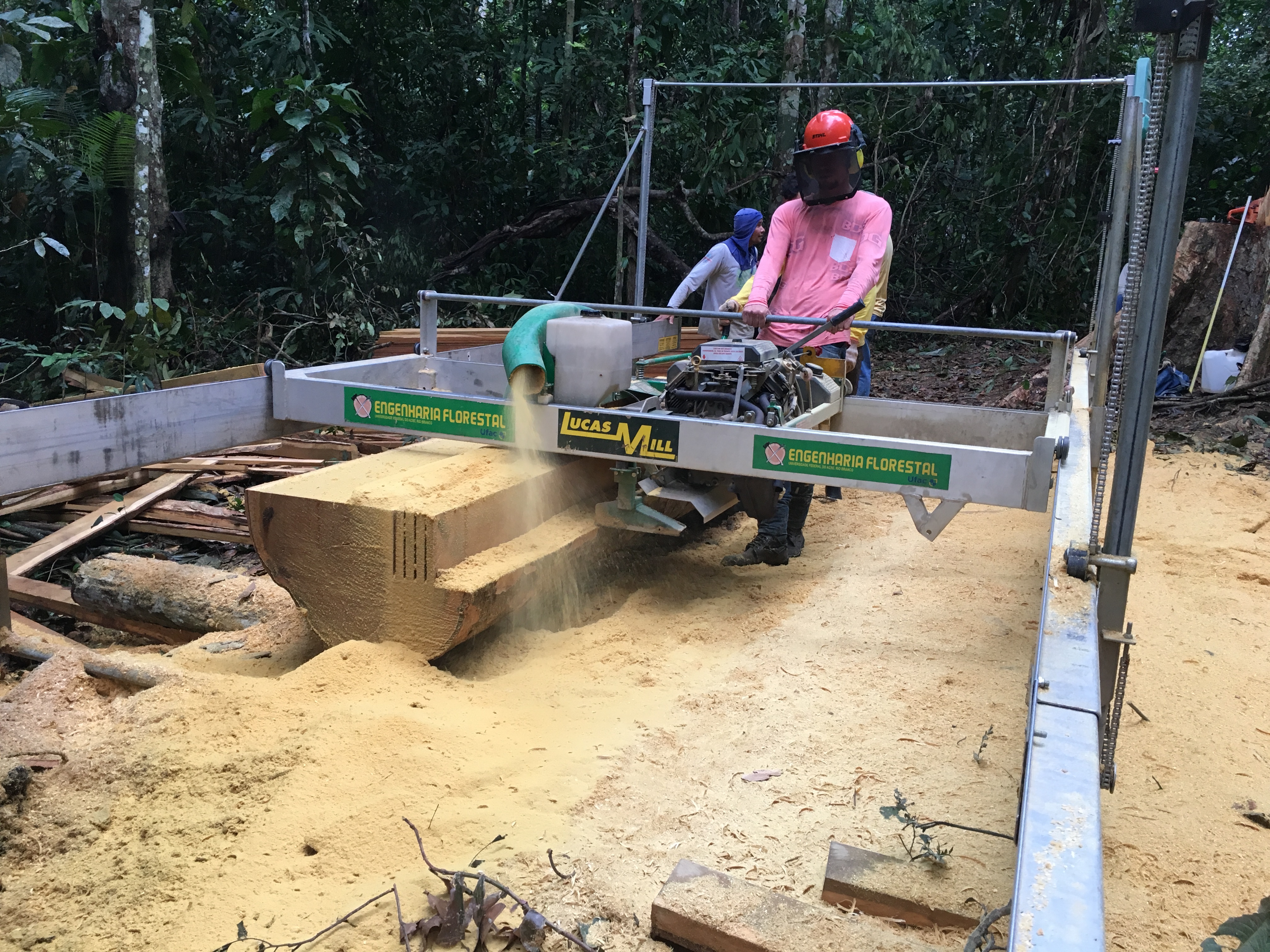 Desdobro de madeira na Resex Chico Mendes, Brasiléia