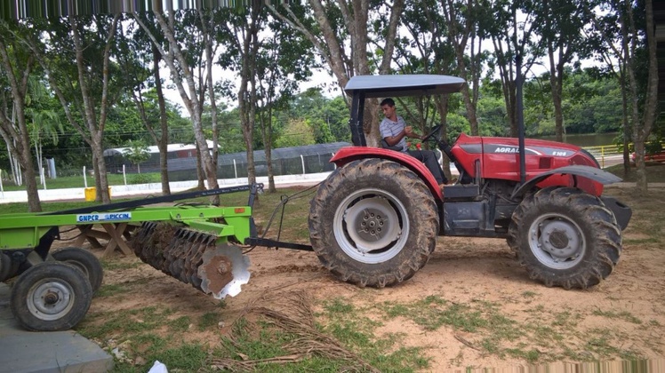 Trator agrícola 105 cv.jpg