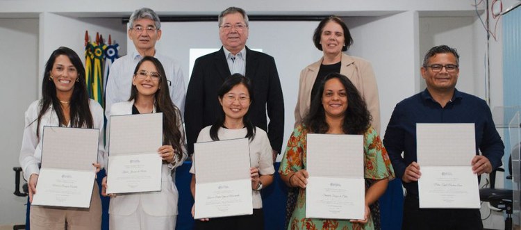 Professora da Ufac é diplomada na Academia Brasileira de Ciências