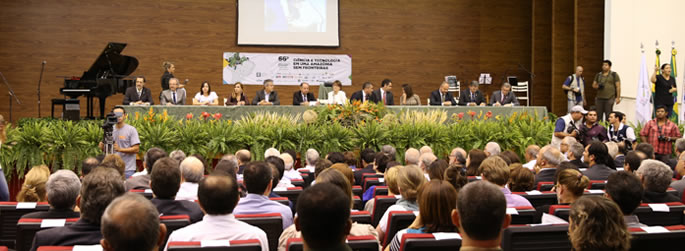 “O Acre hoje está mais bonito”, diz reitor da Ufac