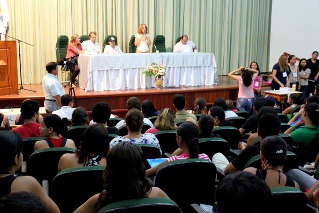 Alunos da Ufac recebem auxílio transporte