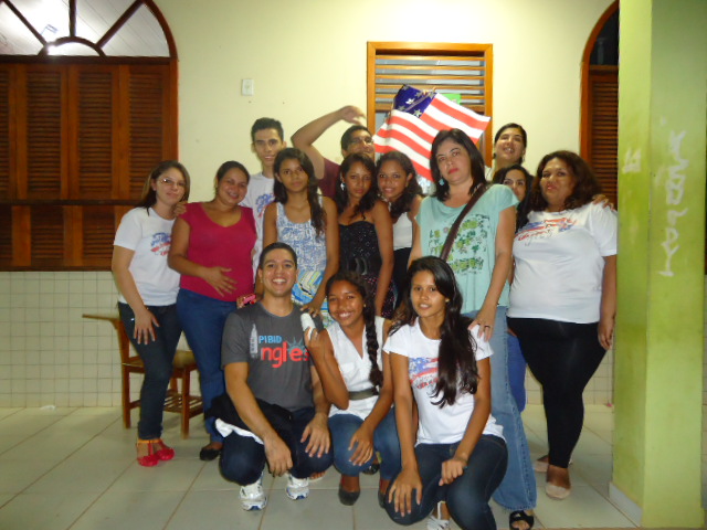 Alunos de Inglês realizam sarau na escola Clícia Gadelha