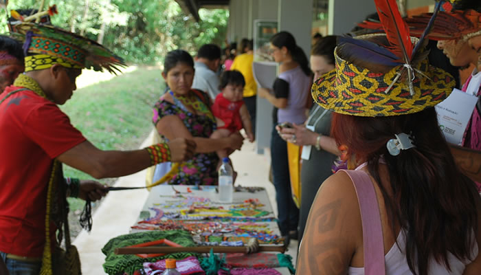 Artesanatos que refletem cultura indígena são vendidos na SBPC