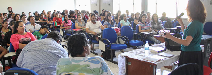 Bia Braga participa de palestra na Ufac