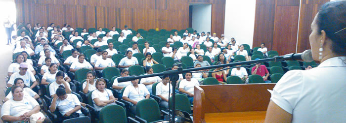 Colaboradores da Ufac recebem palestra sobre coleta seletiva