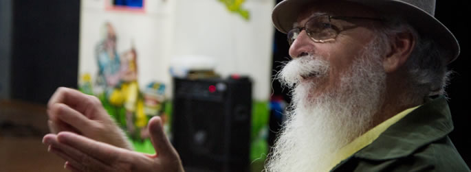 Contador de histórias, Gregório Filho, realiza bate-papo com alunos de Jornalismo