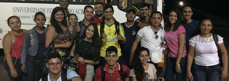 Curso de Pedagogia entrega alimentos à Casa Reviver, em Cruzeiro do Sul