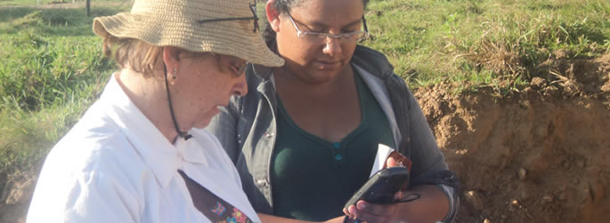 Estudantes de Agronomia de Cruzeiro do Sul estudam o solo da BR-364
