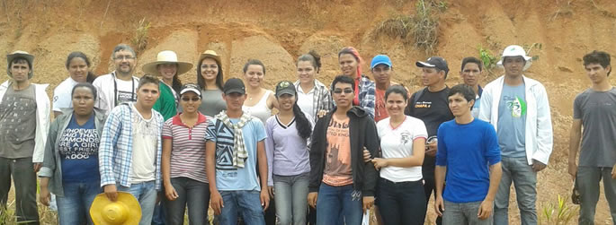 Estudantes de Cruzeiro do Sul participam de excursão na BR-364