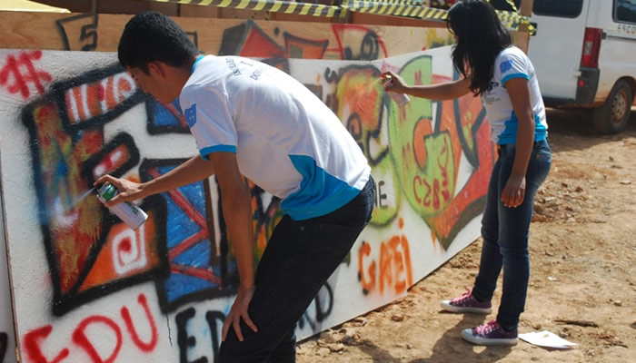 Estudantes de Cruzeiro do Sul participam de oficina de grafite na SBPC Jovem Mirim