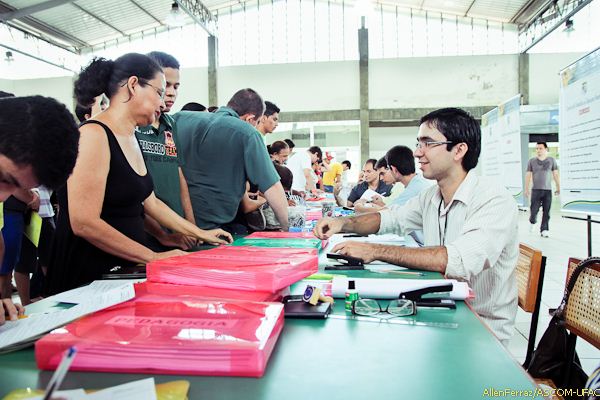 Grande movimentação no 1º dia de matrícula dos aprovados no processo seletivo 2012