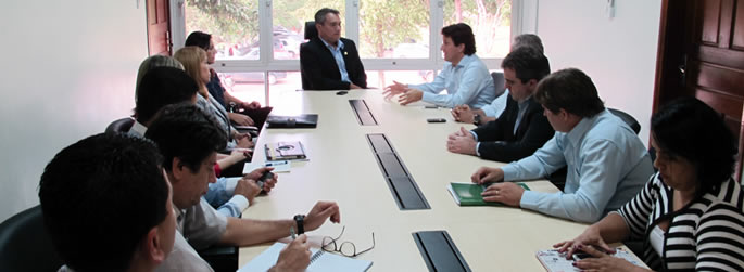 Grupo de empresa multinacional visita a Ufac