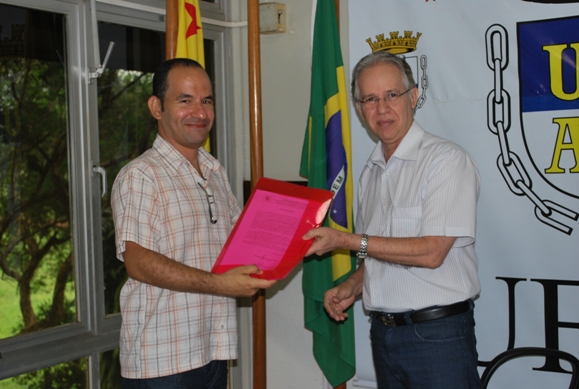 Mais um professor é empossado