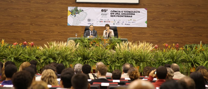 Ministro da Educação quer criar projetos para universidades do Norte