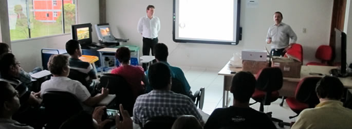 Niead realiza treinamento para uso de lousas interativas