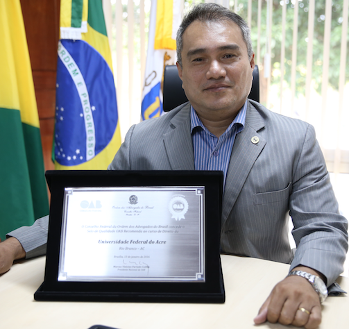 OAB entrega placa em homenagem ao curso de Direito da Ufac