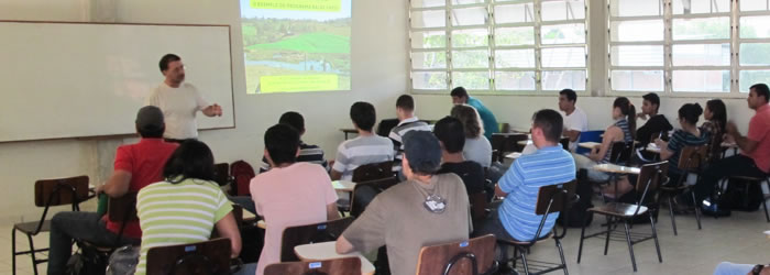 Pesquisador da Embrapa fala sobre extensão rural para acadêmicos da Ufac