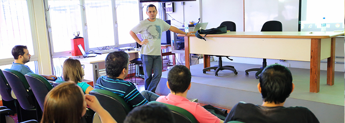 Pesquisador defende a formação de alunos empreendedores em palestra na Ufac