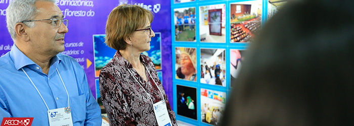 Presidente da SBPC visita estande da Ufac