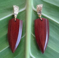 Proex realiza apresentação de trio de violões e exposição de biojoias no quiosque Café com Letras