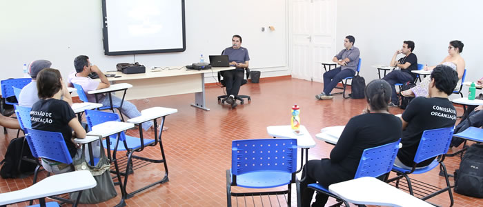 Professor de Literatura de La Paz ministrou minicurso no 8º Simpósio de Letras