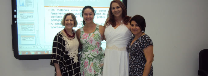 Professora da UFMG fala a futuros professores sobre tecnologia educacional