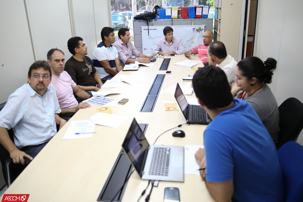 Proplan realiza reunião com diretores de centros da Ufac