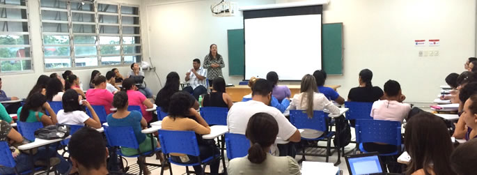 Psicóloga faz palestra a alunos de Libras da Ufac