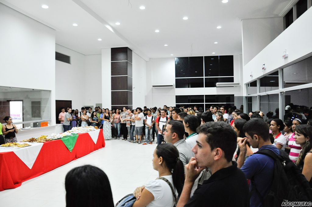 Reitor da Ufac homenageia alunos e servidores do campus de Cruzeiro do Sul