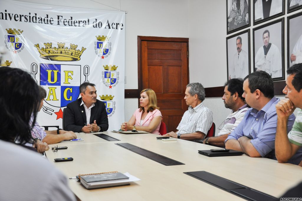 Reitor e prefeito Raimundo Angelim firmam parceria para limpeza do campus