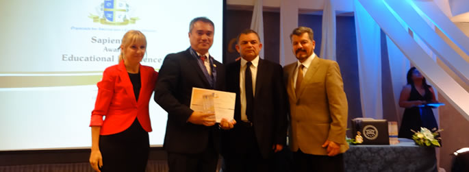 Reitor e Ufac são homenageados durante congresso internacional