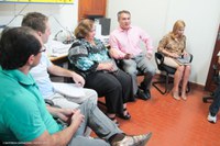 Reitor e vice-reitora visitam setores administrativos da Ufac