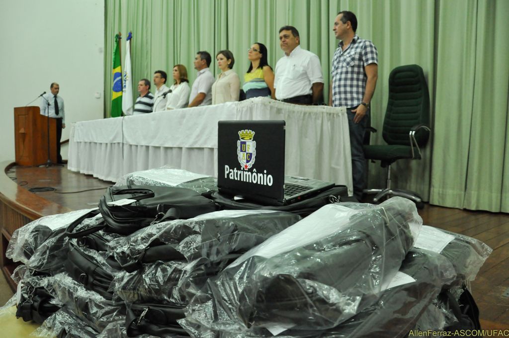 Reitor empossa novos coordenadores e vice-coordenadores de cursos da Ufac