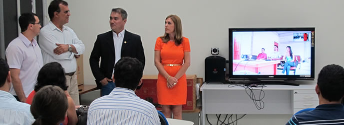 Reitor inaugura sala de videoconferência para mestrados