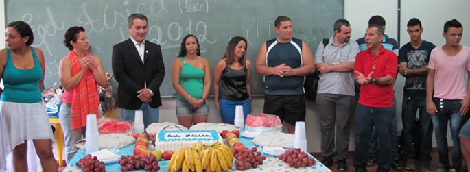 Reitor participa de confraternização de alunos de Educação Física