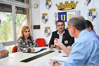 Reitor recebe visita de superintendente da Eletrobras