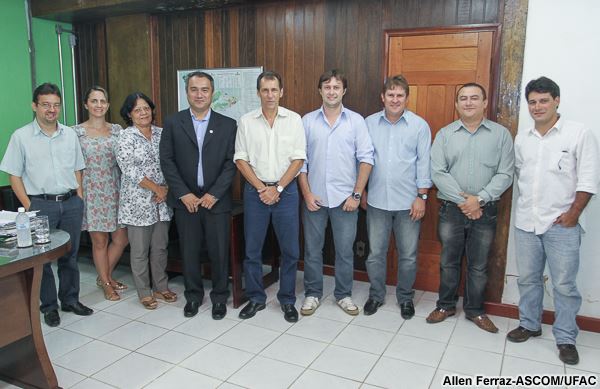 Reitor se reúne com superintendente do Incra para firmar concessão da Fazenda Catuaba e da Reserva Humaitá