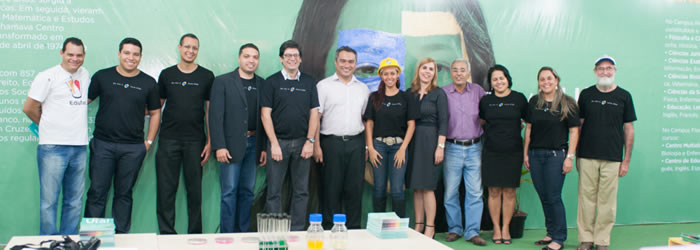 Reitor visita estande da Ufac na Expoacre