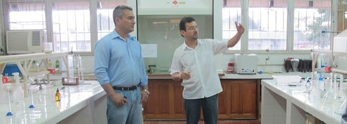 Reitor visita laboratórios do CCBN