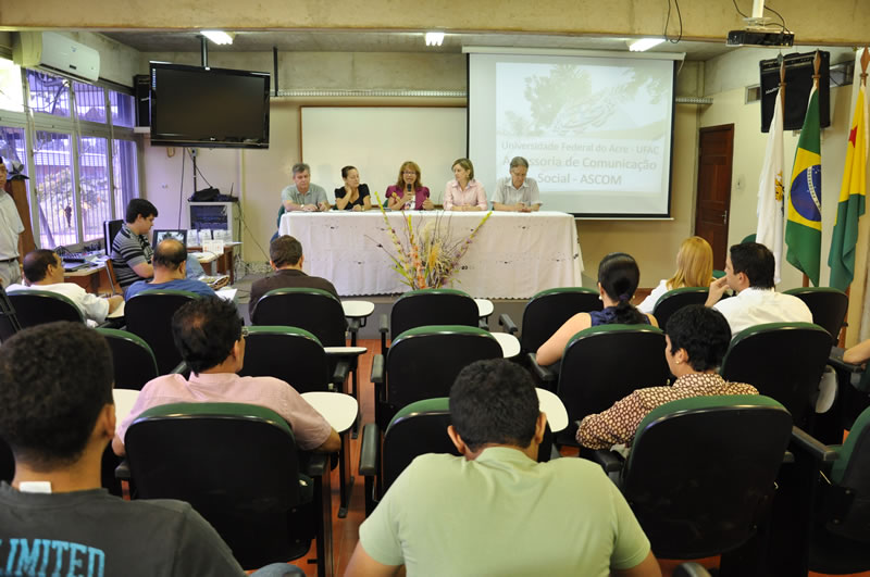 Reitora agradece a imprensa e homenageia parlamentares