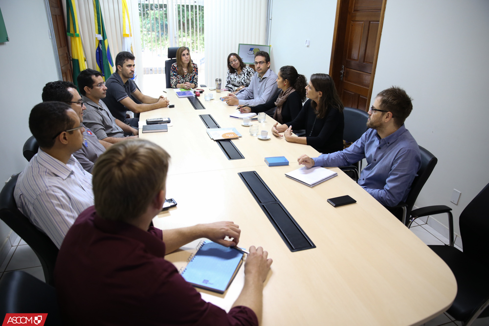 Reitora em exercício recebe gerentes da RNP