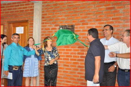 Reitora inaugura pavilhões no campus universitário