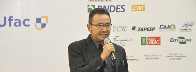 Servidor da Ufac lança livro na SBPC 