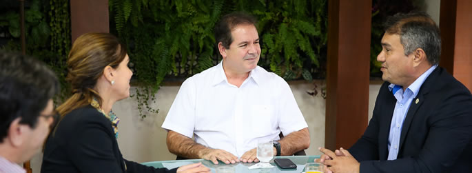 Ufac e governo do Estado reúnem-se para fechar parcerias