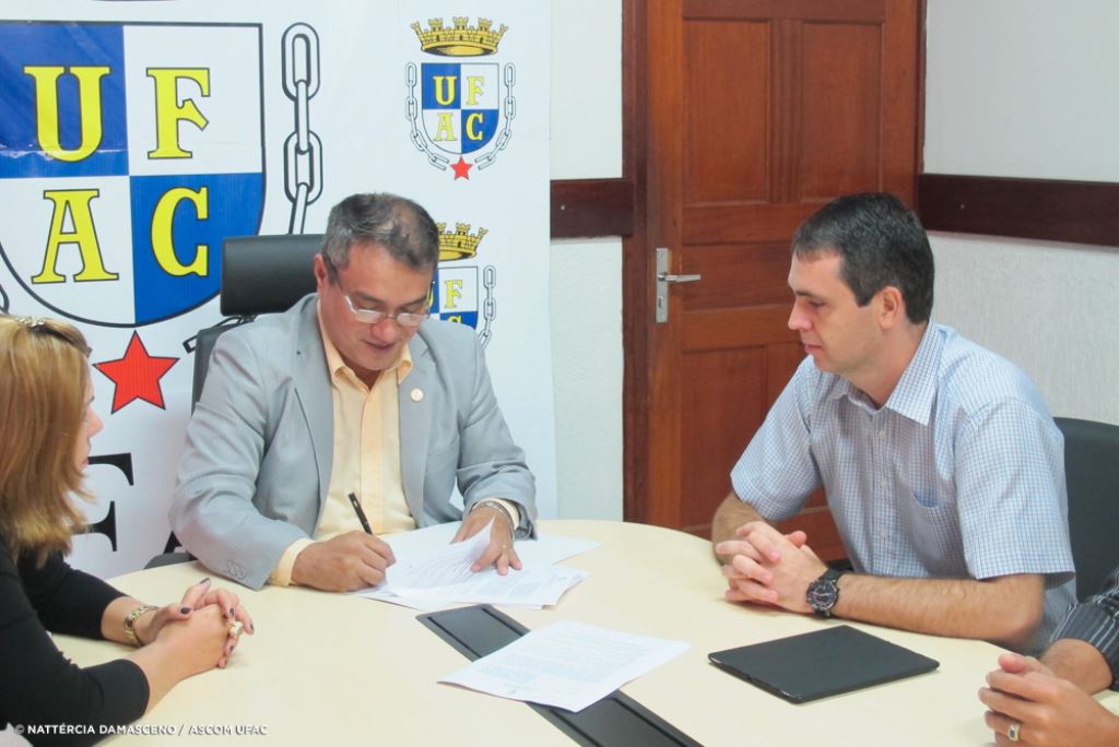 Ufac e Prefeitura assinam contrato para ampliação e recuperação do sistema viário do campus