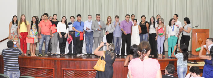 Ufac empossa 22 novos servidores