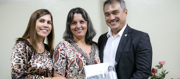 Ufac entrega kit de apoio a professores do CAP