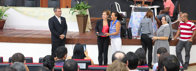 Ufac entrega notebooks aos professores do Juruá