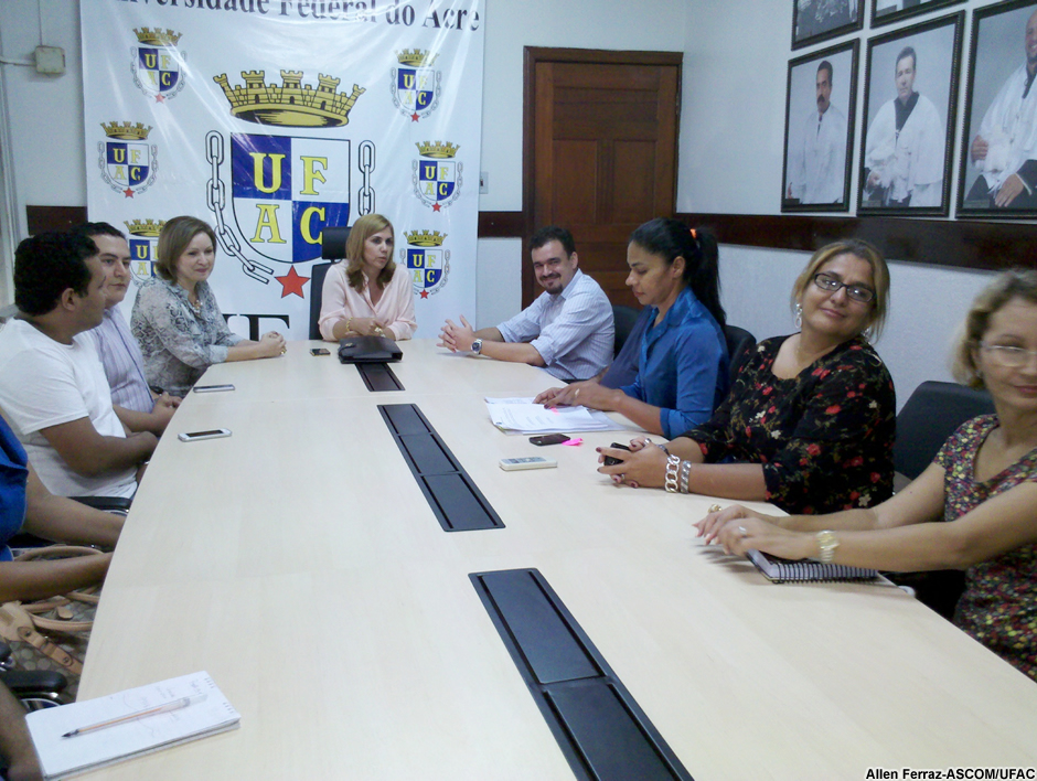 Ufac firma convênio com a secretaria Estadual de Educação para formação de 400 estudantes