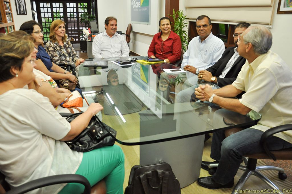 Ufac firma parceria para mestrado e doutorado com USP e Unesp